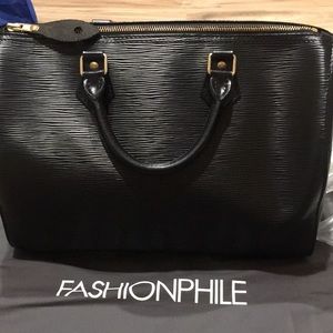 Louis Vuitton EPI leather Speedy 30!!! in Black Made in France.